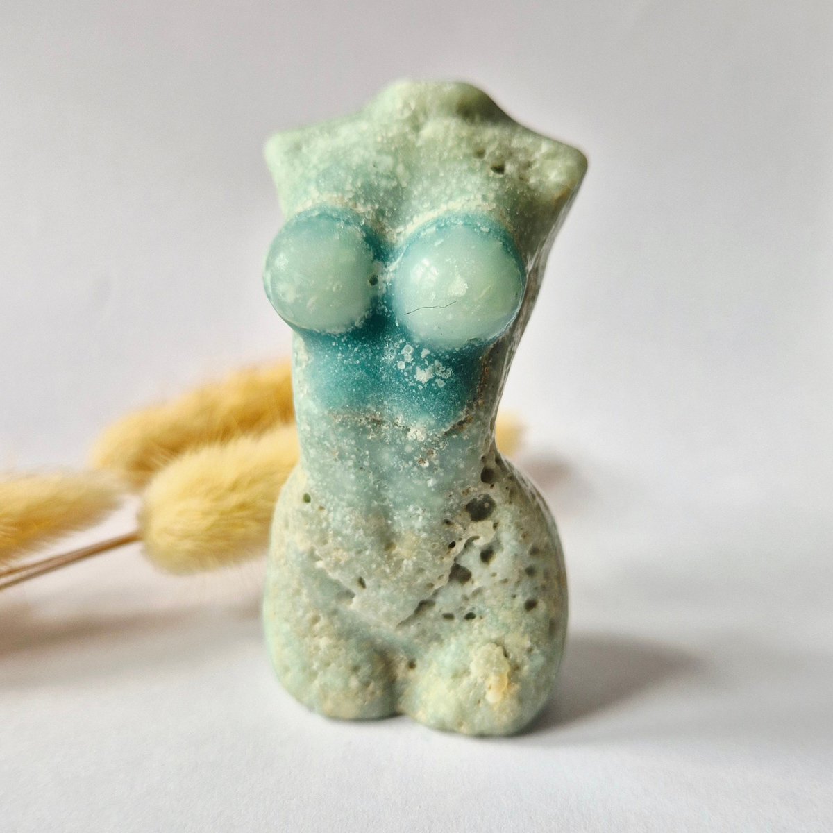 Caribbean Calciet Vrouwenbeeldje 8 Cm (#30) – Handgeslepen Edelsteen Goddess Carving