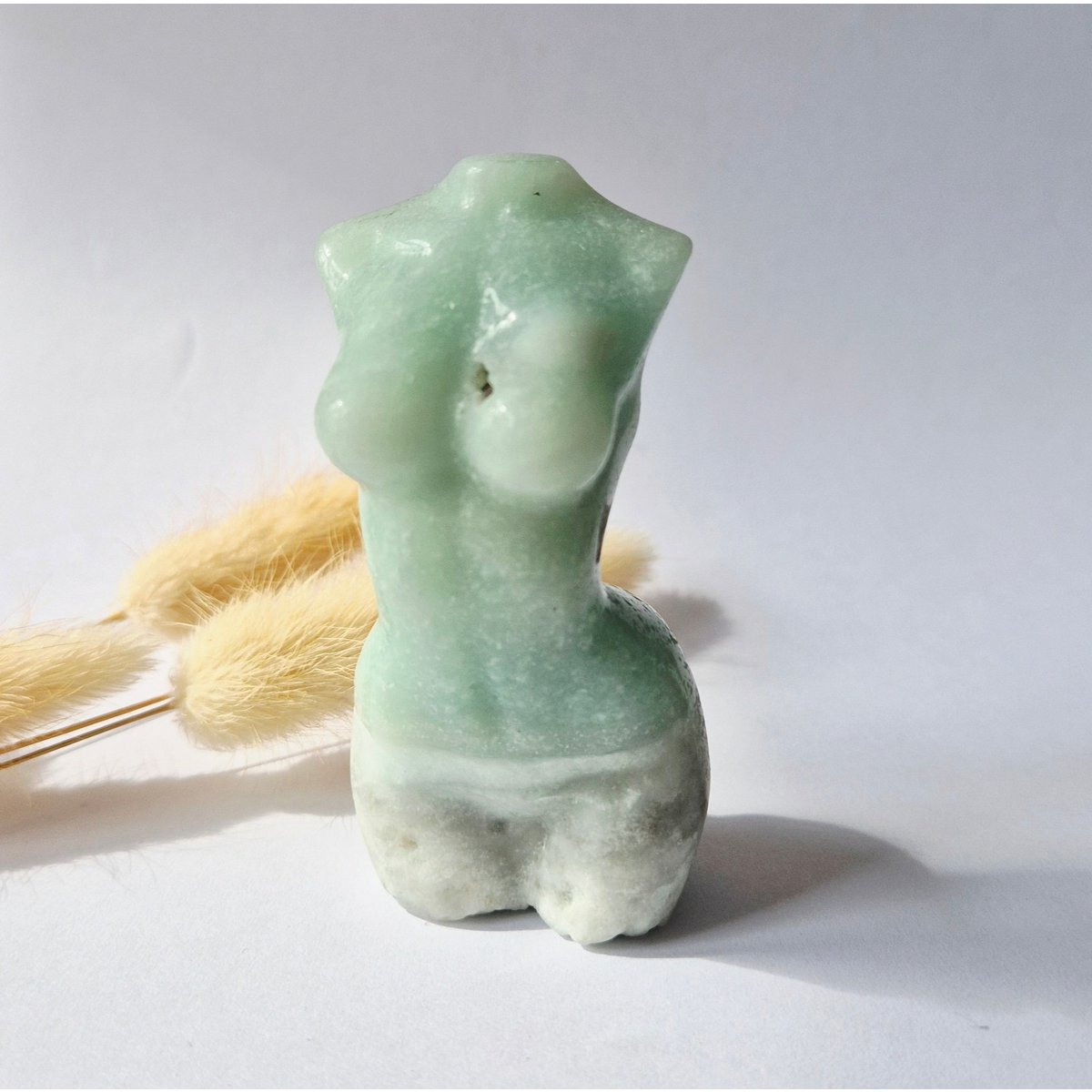 Caribbean Calciet Vrouwenbeeldje 8 Cm (#39) – Handgeslepen Edelsteen Goddess Carving