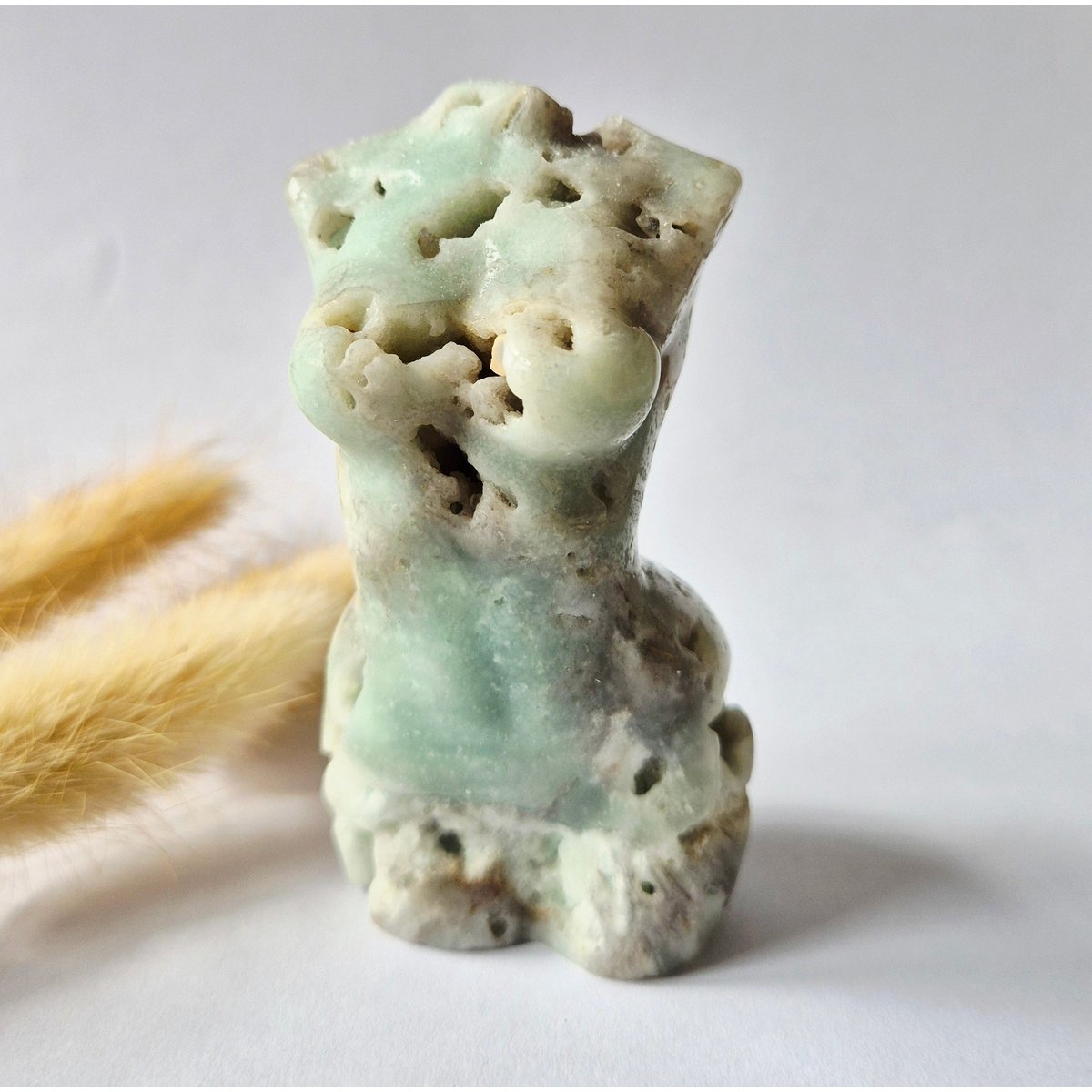Caribbean Calciet Vrouwenbeeldje 8 Cm (#5) – Handgeslepen Edelsteen Goddess Carving