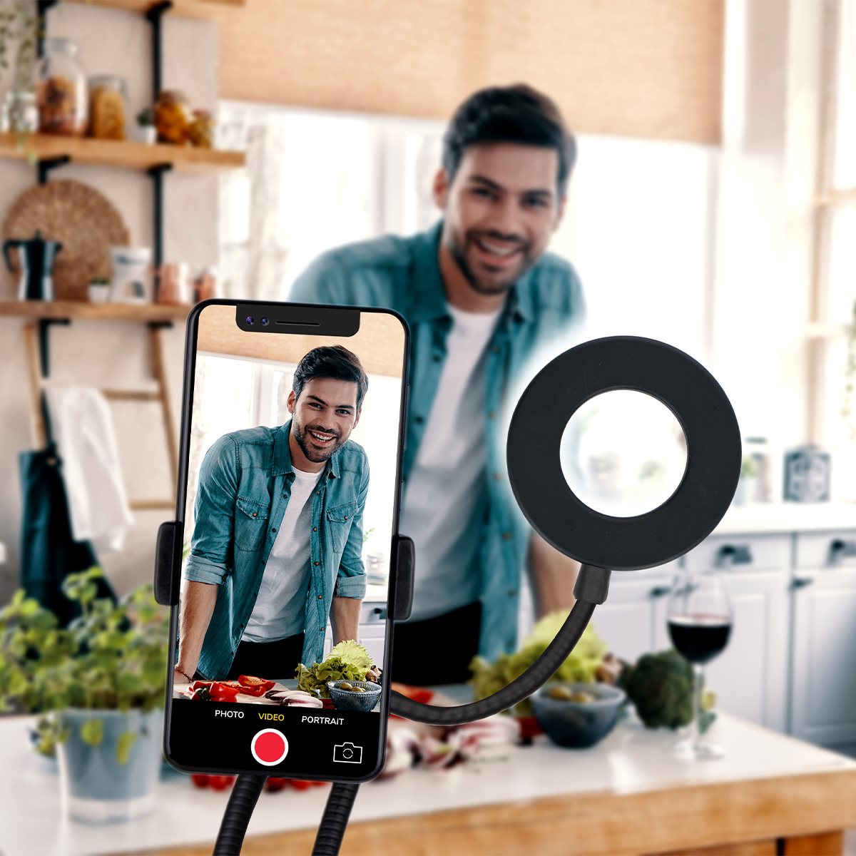 2-In-1 Selfie Studio Clip