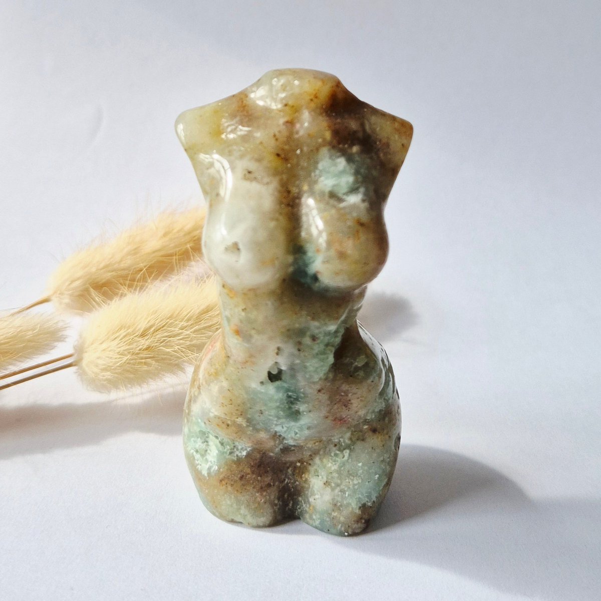 Caribbean Calciet Vrouwenbeeldje 8 Cm (#38) – Handgeslepen Edelsteen Goddess Carving