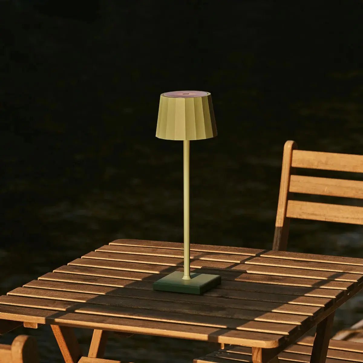 Combiset Professioneel | 8 X Wouter Sage Green Oplaadbare Tafellampen En Laadstation