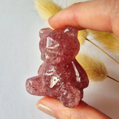 Edelsteen Facet Beer 4Cm Crystal Carving – Strawberry Quartz (Aardbeienkwarts)