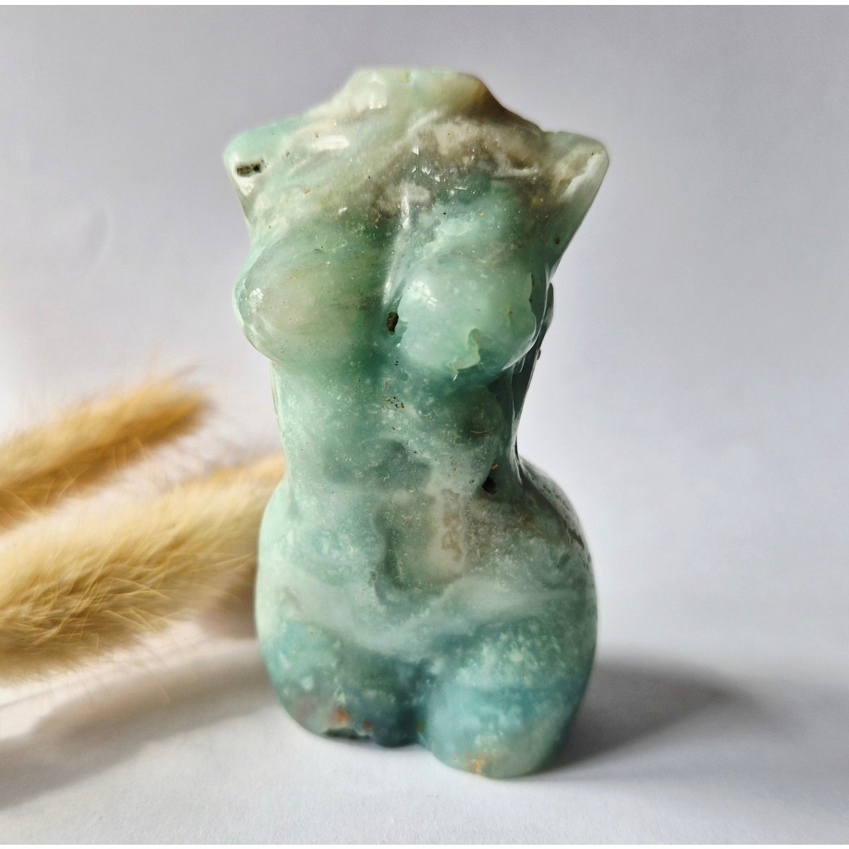 Caribbean Calciet Vrouwenbeeldje 8 Cm (#14) – Handgeslepen Edelsteen Goddess Carving