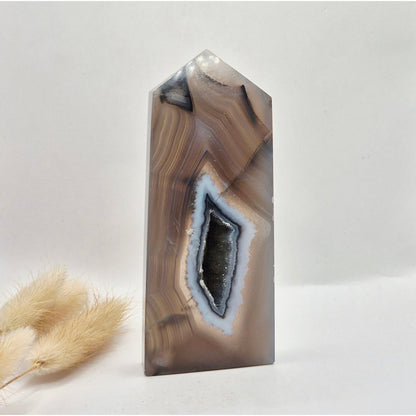 Grijze Agaat Toren Met Druzy Opening 200G – Gepolijste Edelsteen Obelisk | Rust & Balans