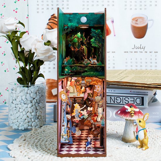 Tonecheer, Diy Book Nook, Alice In Wonderland Bookend, Tq128, 18X8X24,5Cm