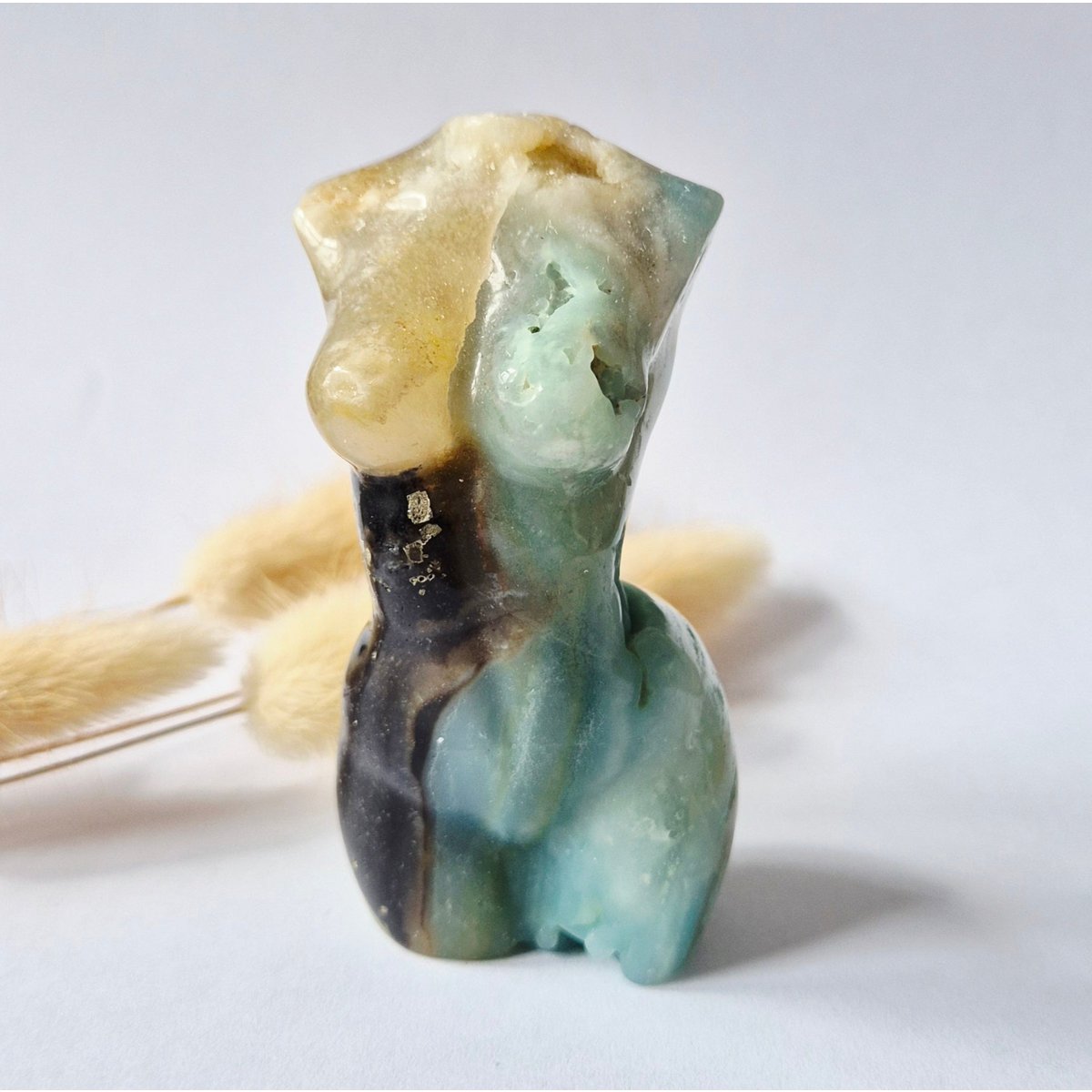 Caribbean Calciet Vrouwenbeeldje 8 Cm (#25) – Handgeslepen Edelsteen Goddess Carving