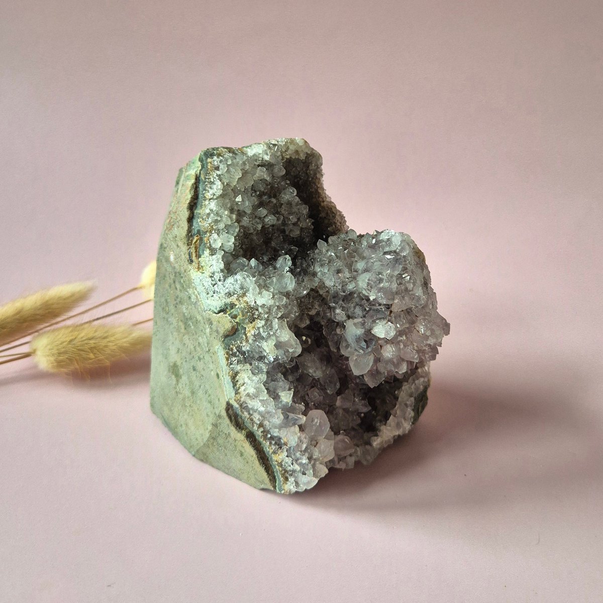 Edelsteen Amethist Geode Met Calciet Van 744 Gram – Spirituele Eyecatcher Met Krachtige Energie Cathedral