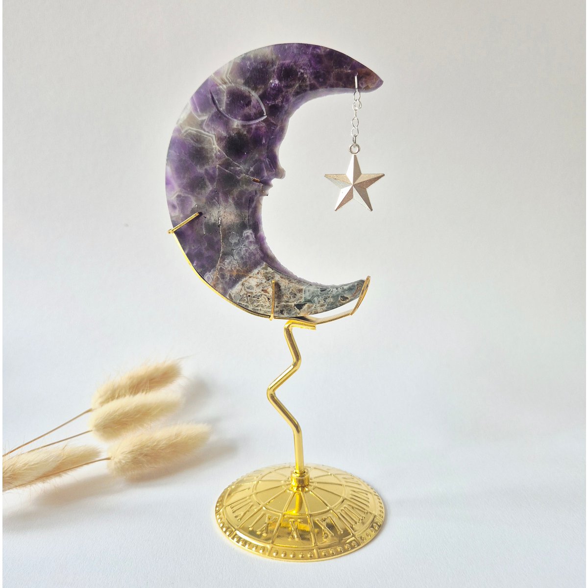 Dream Amethist Maan Op Goudkleurige Standaard – 10Cm #11 - Edelsteen Gezicht Gravure Spiritueel Interieur