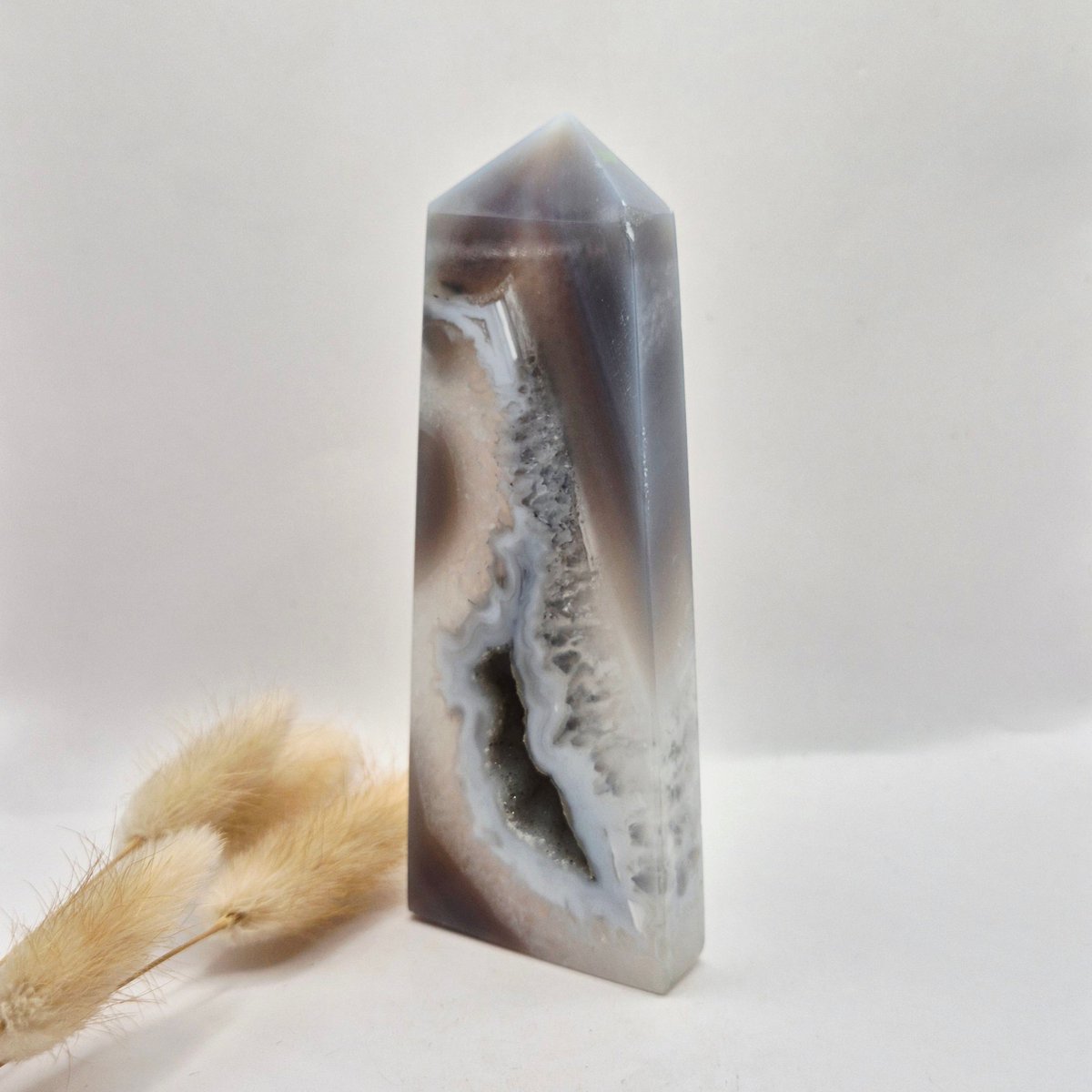 Grijze Agaat Toren Met Druzy Opening 211G – Gepolijste Edelsteen Obelisk | Rust & Balans