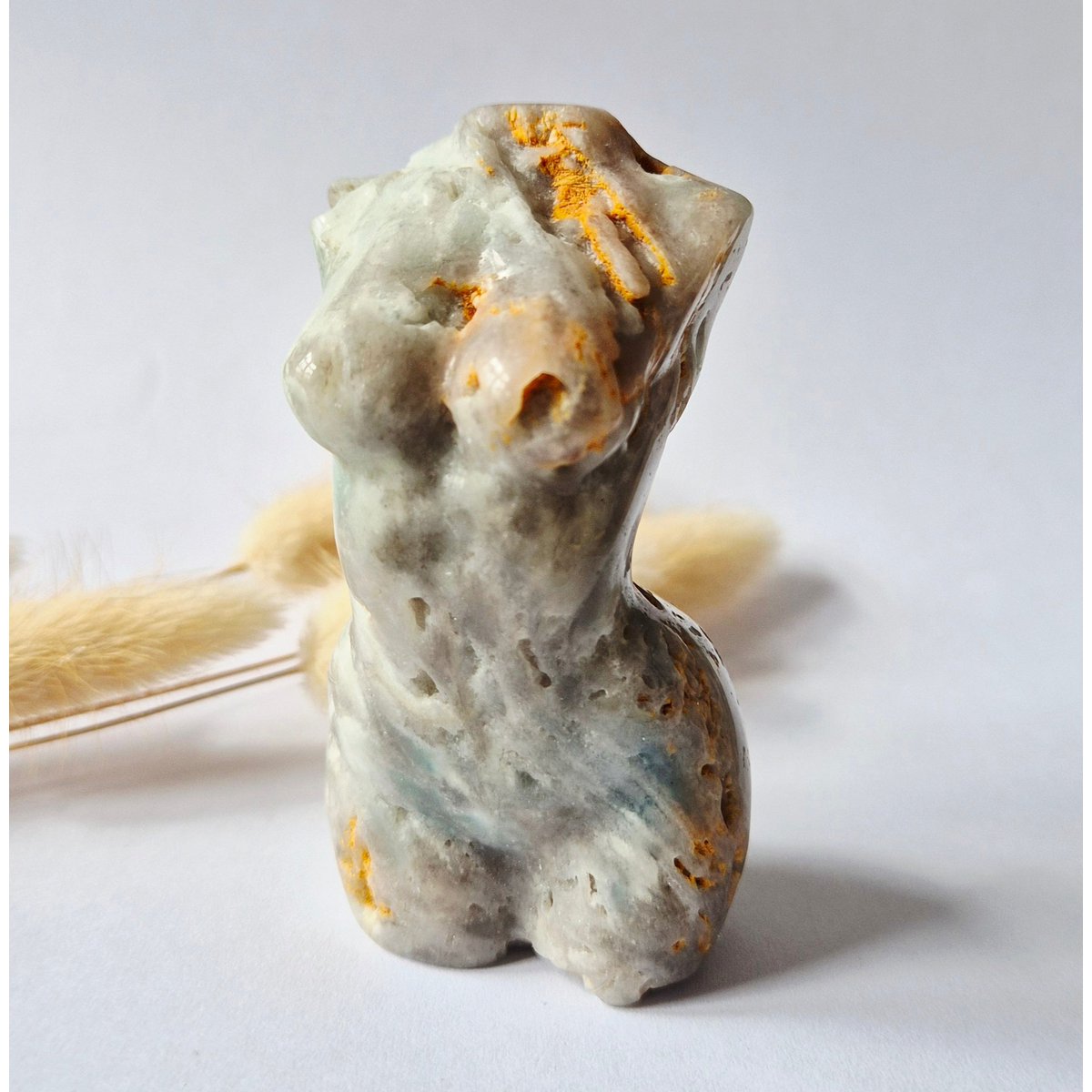 Caribbean Calciet Vrouwenbeeldje 8 Cm (#24) – Handgeslepen Edelsteen Goddess Carving