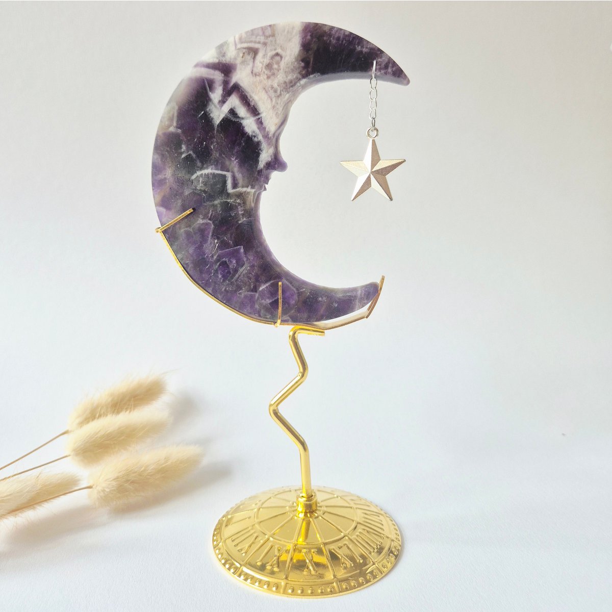 Dream Amethist Maan Op Goudkleurige Standaard – 10Cm #8 - Edelsteen Gezicht Gravure Spiritueel Interieur