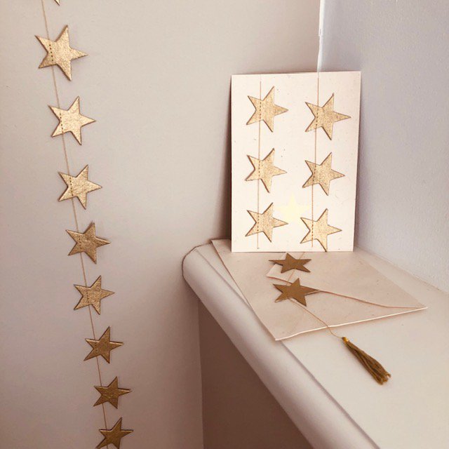Luna-Leena Wenskaartenset + Slinger Sterren Goud - Verticaal - L115Cm - Goud - Ecovriendelijk Papier - Handgemaakt In Nepal