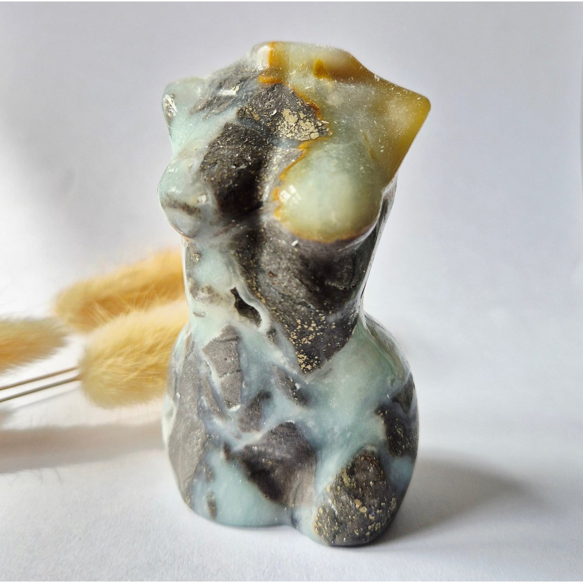 Caribbean Calciet Vrouwenbeeldje 8 Cm (#17) – Handgeslepen Edelsteen Goddess Carving