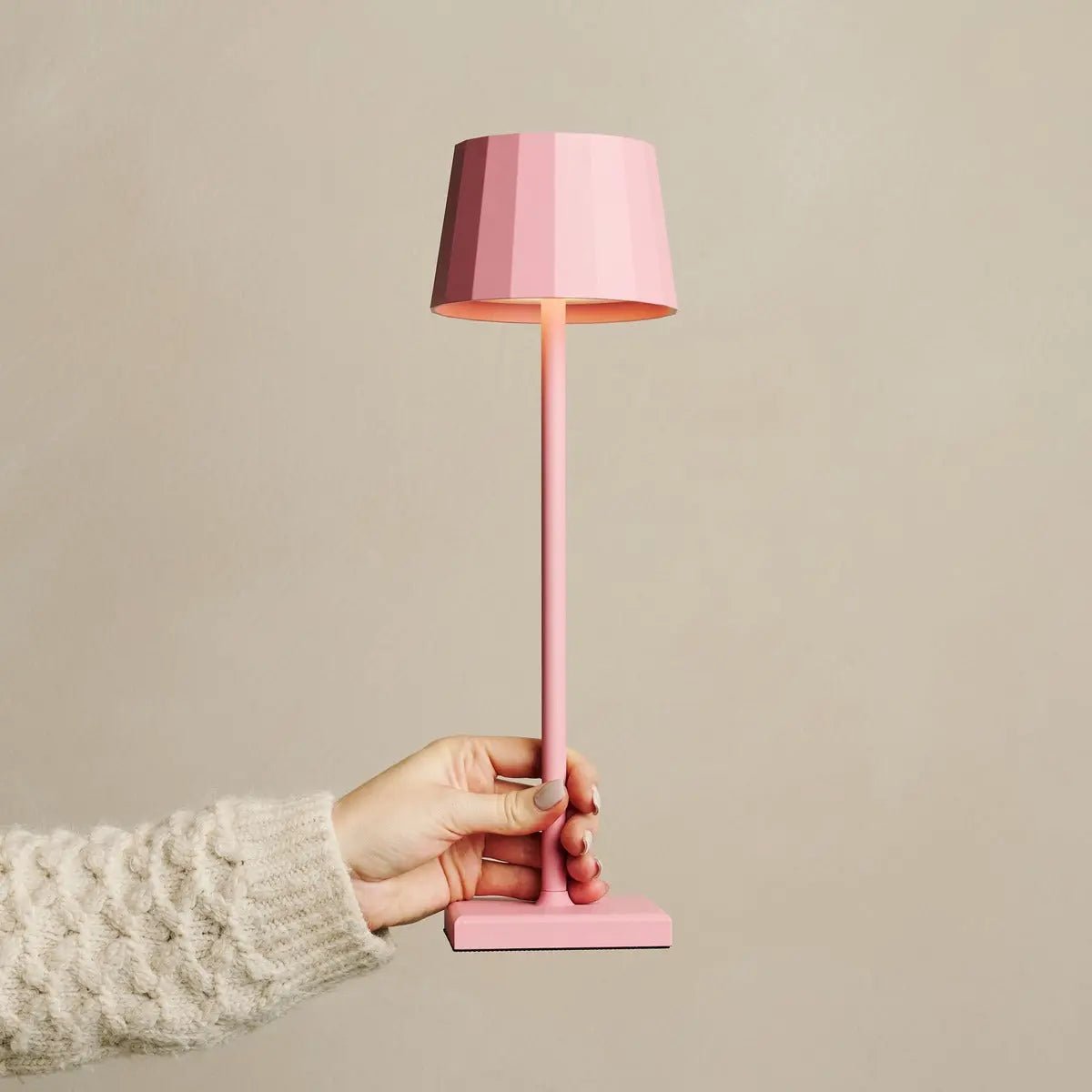 Combiset Professioneel | 8 X Wouter Flamingo Roze Oplaadbare Tafellampen & Oplaadstation