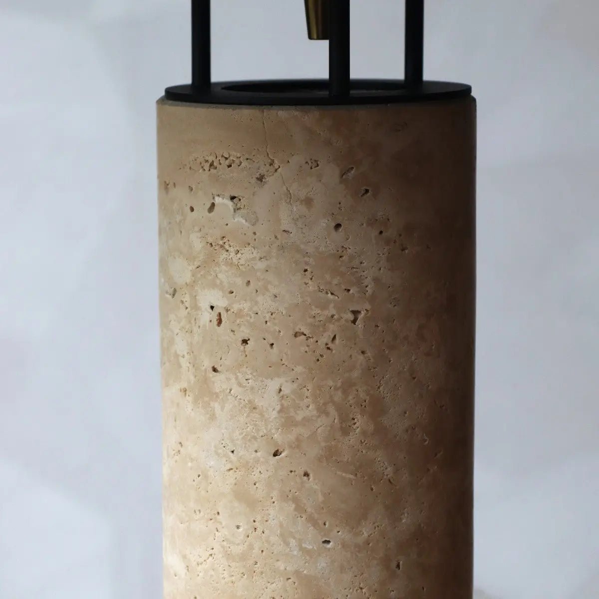 Nicolaas Travertine Lamp