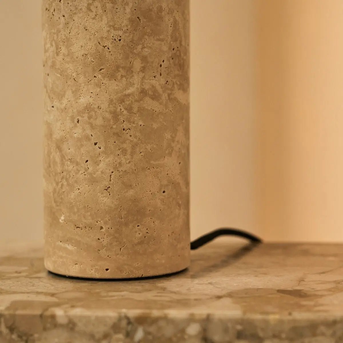 Nicolaas Travertine Lamp