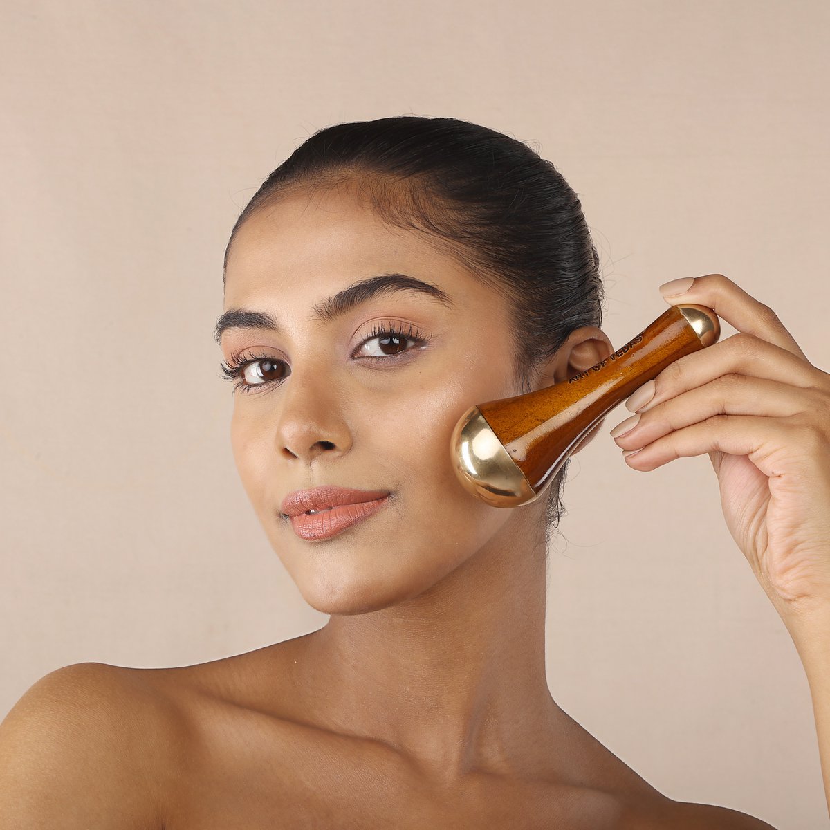 Ayurvedische Kansa Wand Dubbele Koepel | Gezichtsmassageapparaat Voor Huidverjonging En Verzorging Onder De Ogen