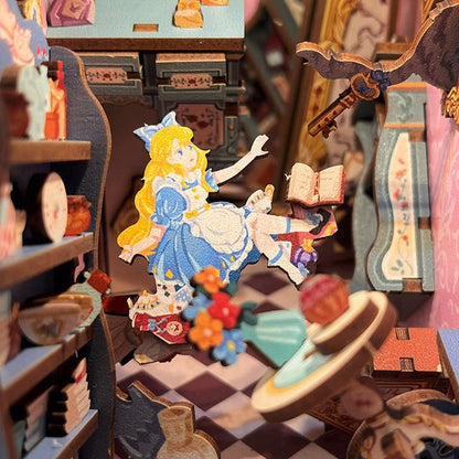 Tonecheer, Diy Book Nook, Alice In Wonderland Bookend, Tq128, 18X8X24,5Cm