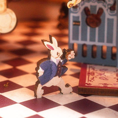 Tonecheer, Diy Book Nook, Alice In Wonderland Bookend, Tq128, 18X8X24,5Cm