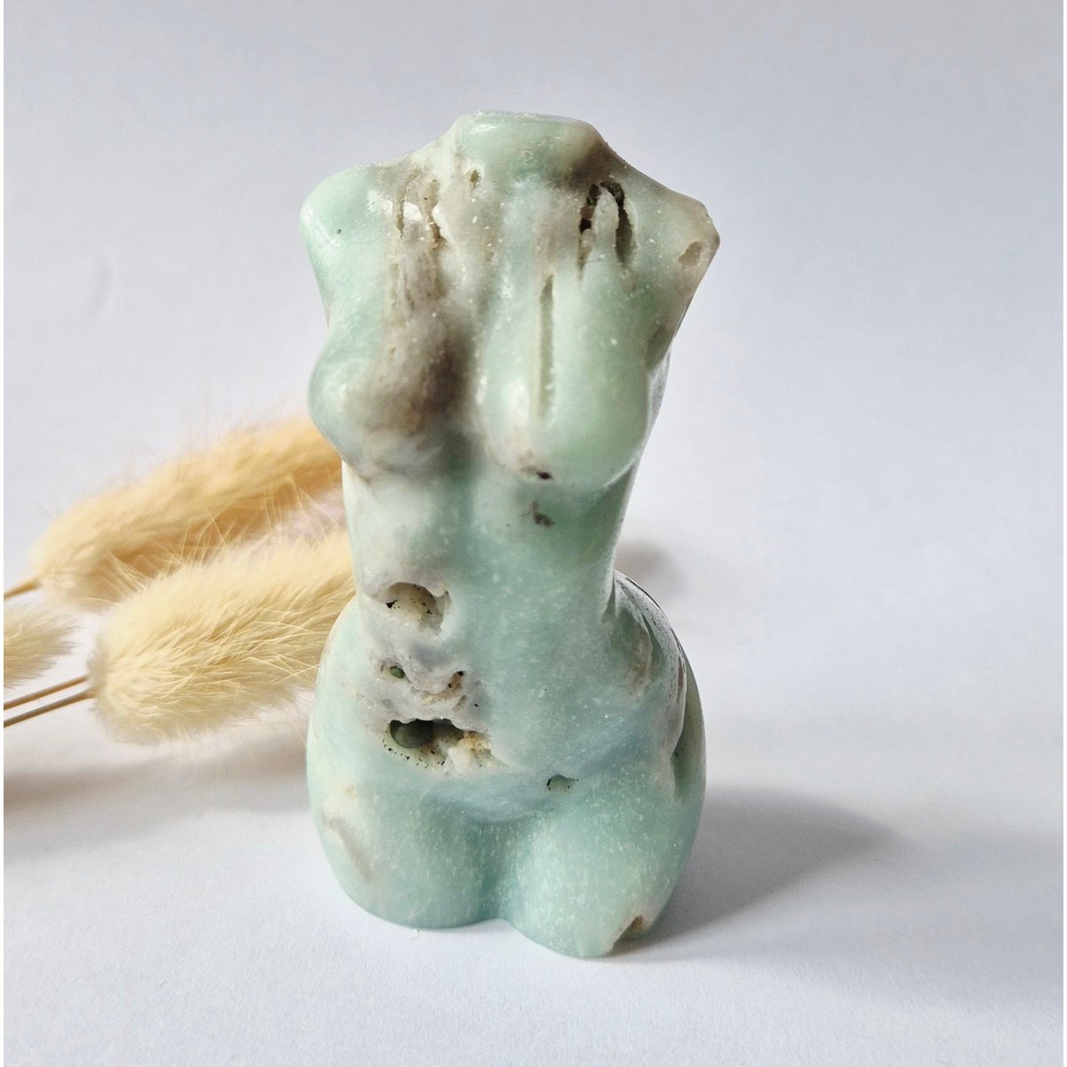 Caribbean Calciet Vrouwenbeeldje 8 Cm (#35) – Handgeslepen Edelsteen Goddess Carving