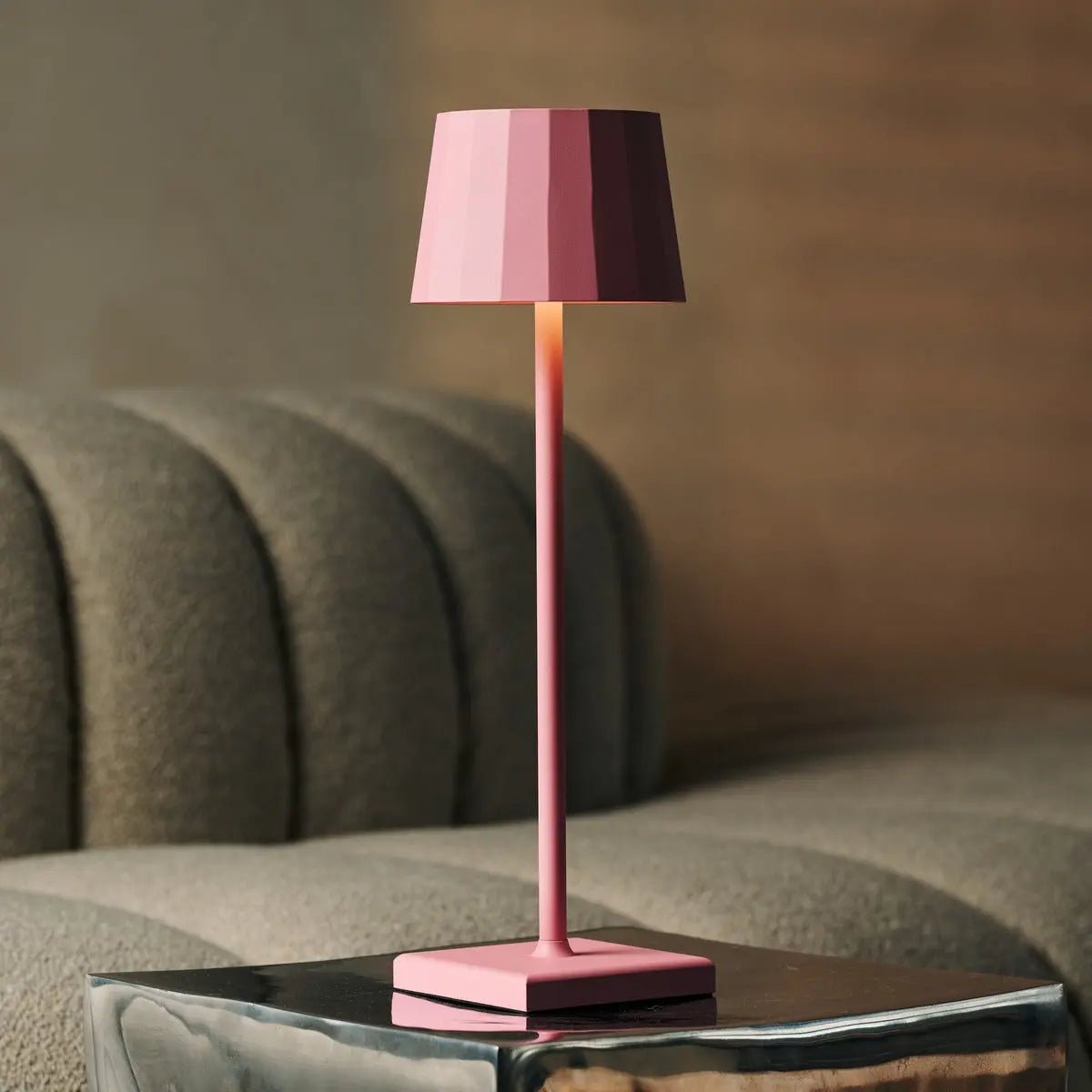 Combiset Professioneel | 4 X Wouter Flamingo Roze Oplaadbare Tafellampen & Oplaadstation