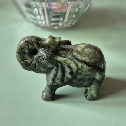Nephrite Jade Olifant Edelsteen Beeldje – 5X7 Cm