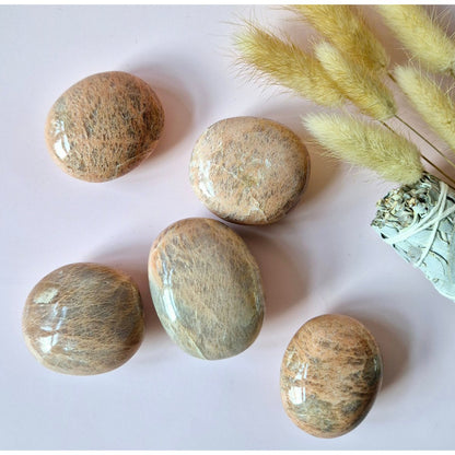 Peach Moonstone Palmstone 90-150Gr Handsteen Voor Rust En Balans Worry Stone Zorgensteen Maansteen