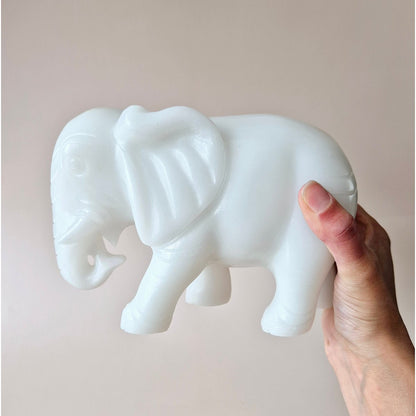 Edelsteen Grote Witte Jade Olifant – Ongeveer 3,5Kg – Symbool Van Wijsheid, Geluk & Bescherming