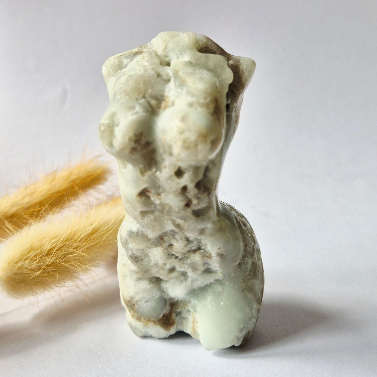 Caribbean Calciet Vrouwenbeeldje 8 Cm (#6) – Handgeslepen Edelsteen Goddess Carving