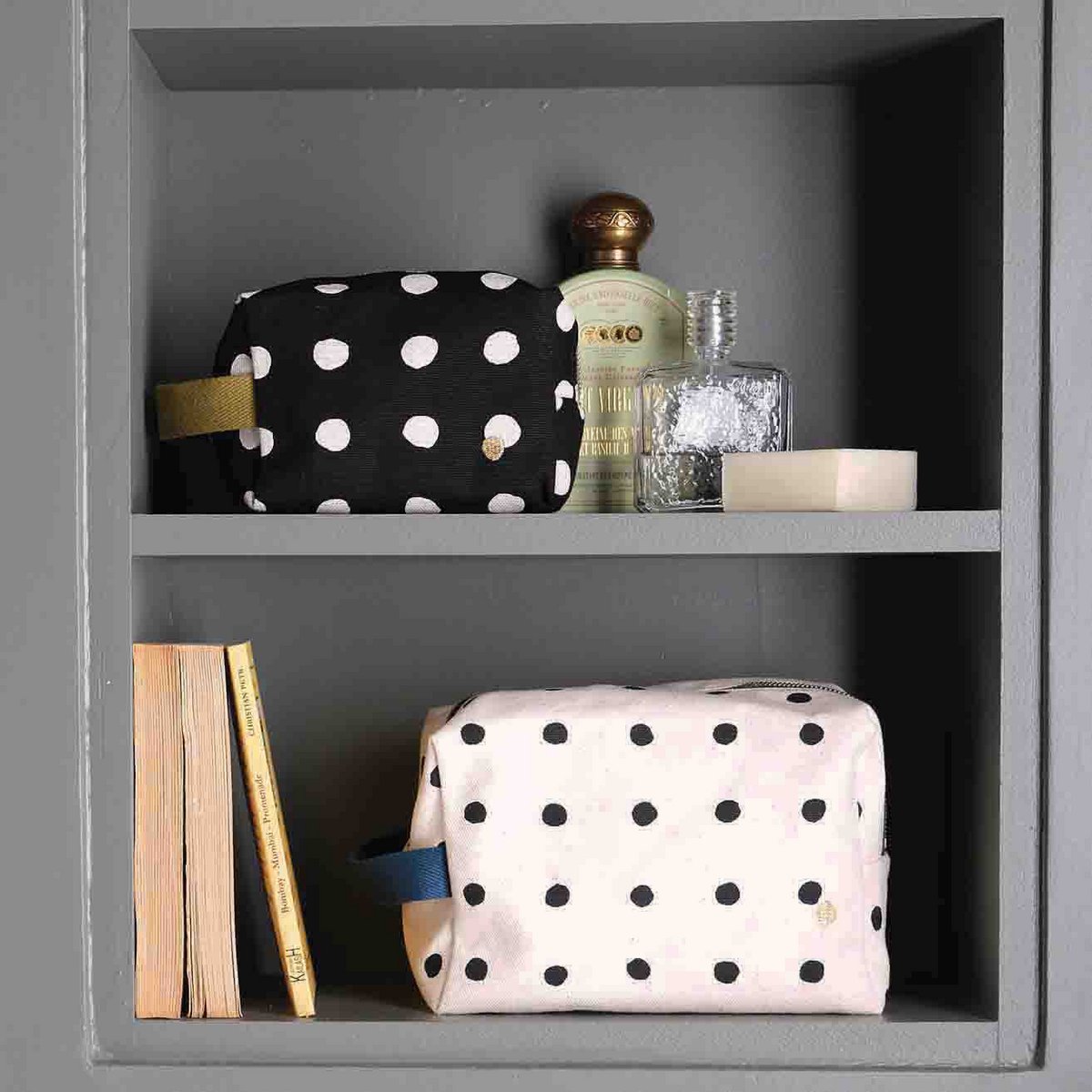 Mia Caviar 18 X 22 X 8 Toilettas