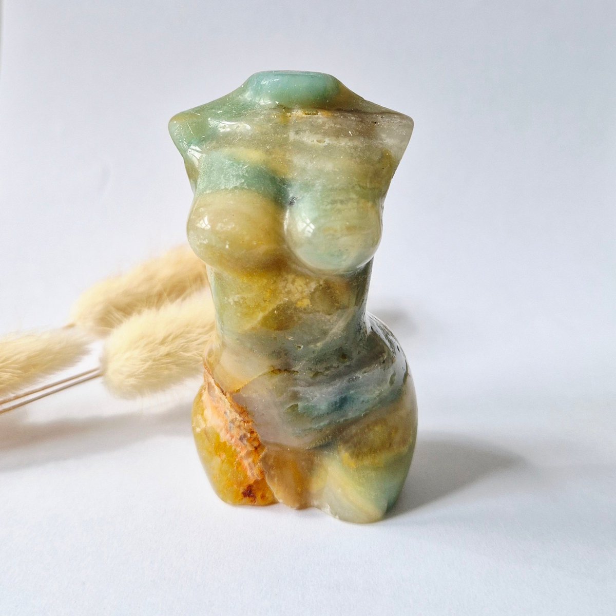 Caribbean Calciet Vrouwenbeeldje 8 Cm (#33) – Handgeslepen Edelsteen Goddess Carving