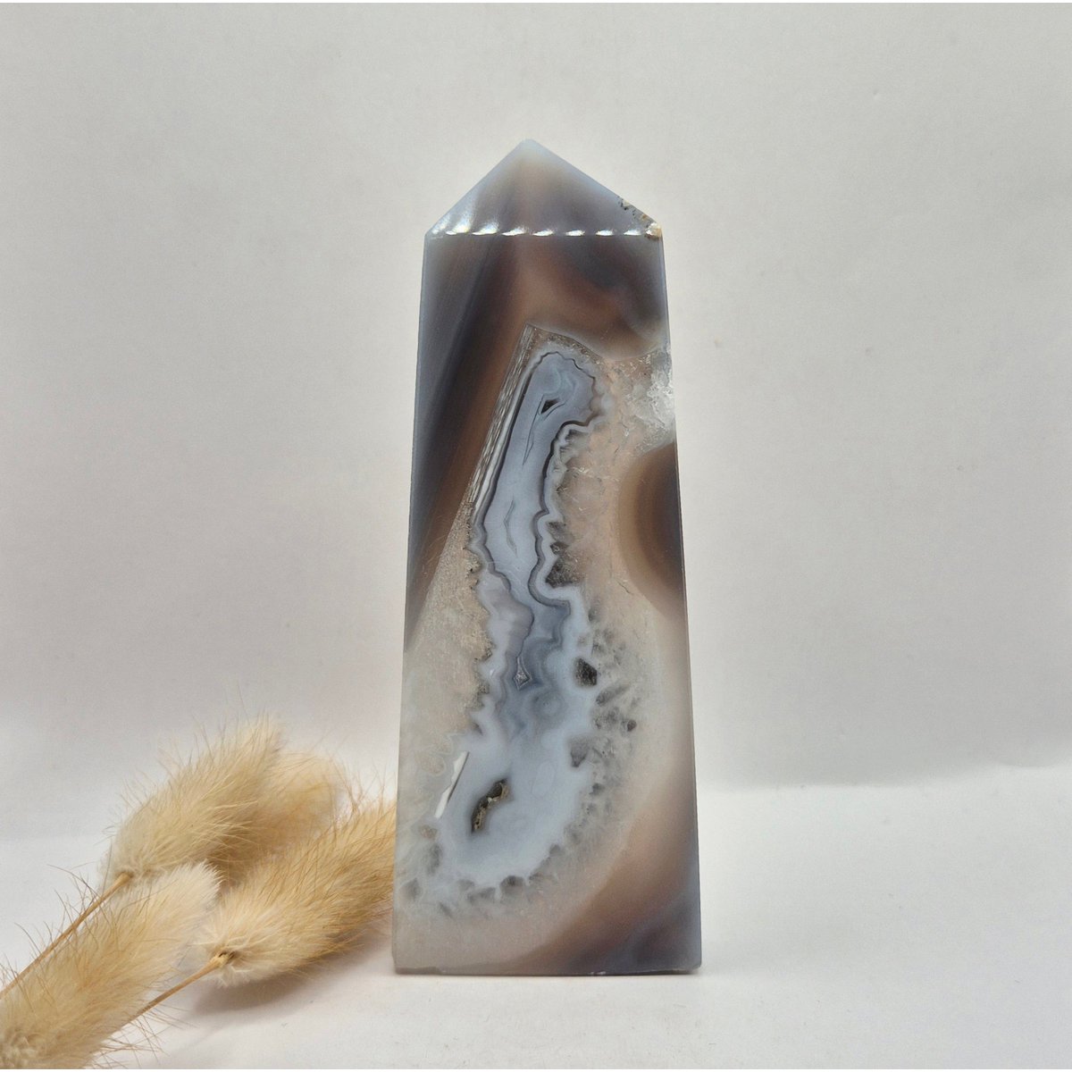 Grijze Agaat Toren Met Druzy Opening 211G – Gepolijste Edelsteen Obelisk | Rust & Balans