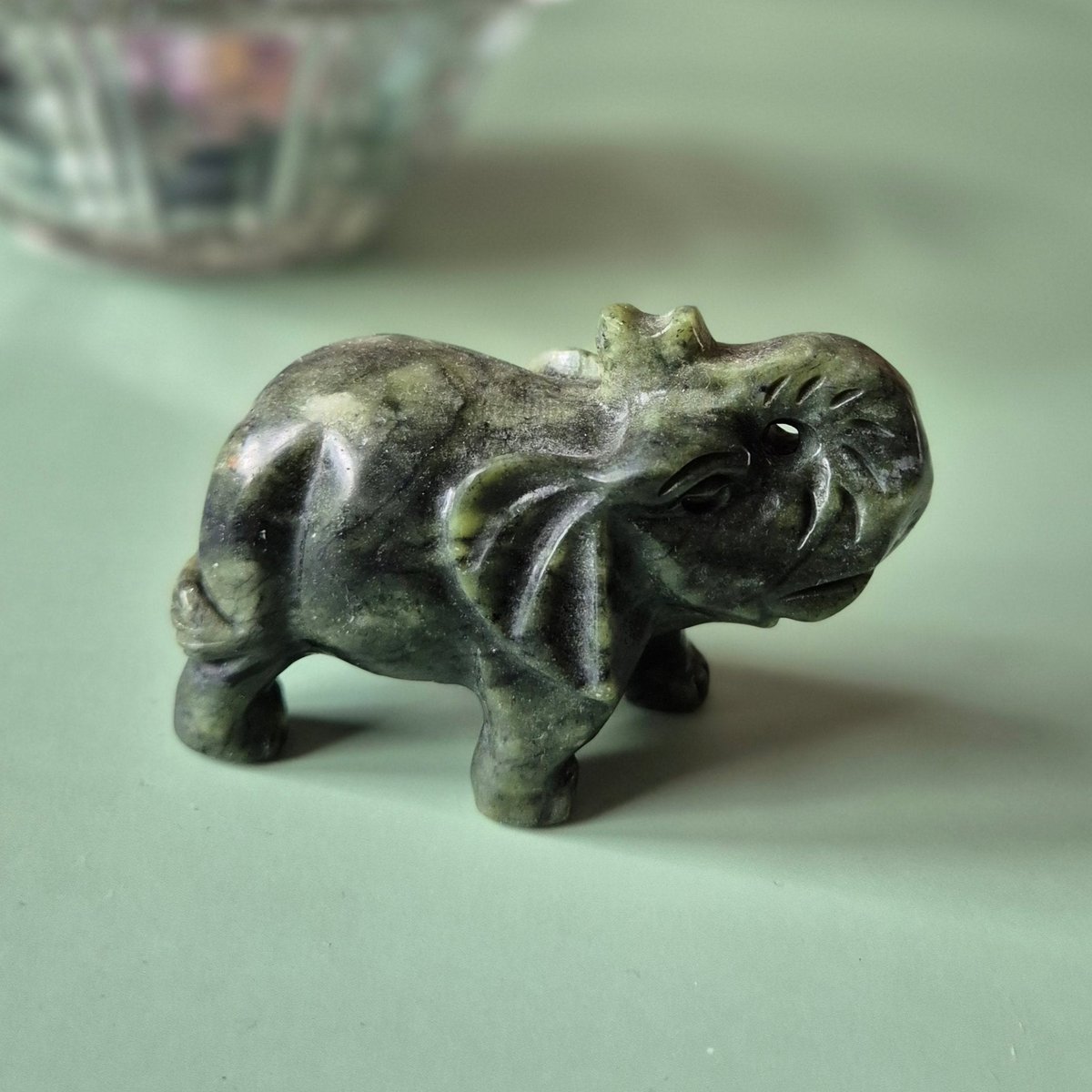 Nephrite Jade Olifant Edelsteen Beeldje – 5X7 Cm