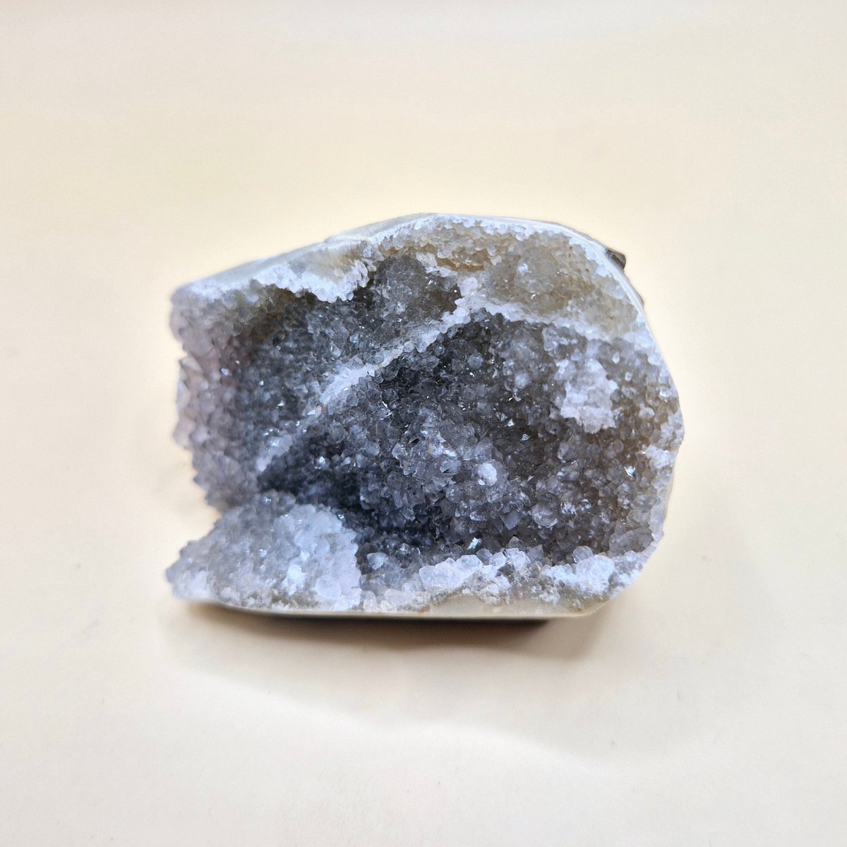 Edelsteen Gepolijste Amethist Geode Van 112Gram – Spirituele Eyecatcher Met Krachtige Energie