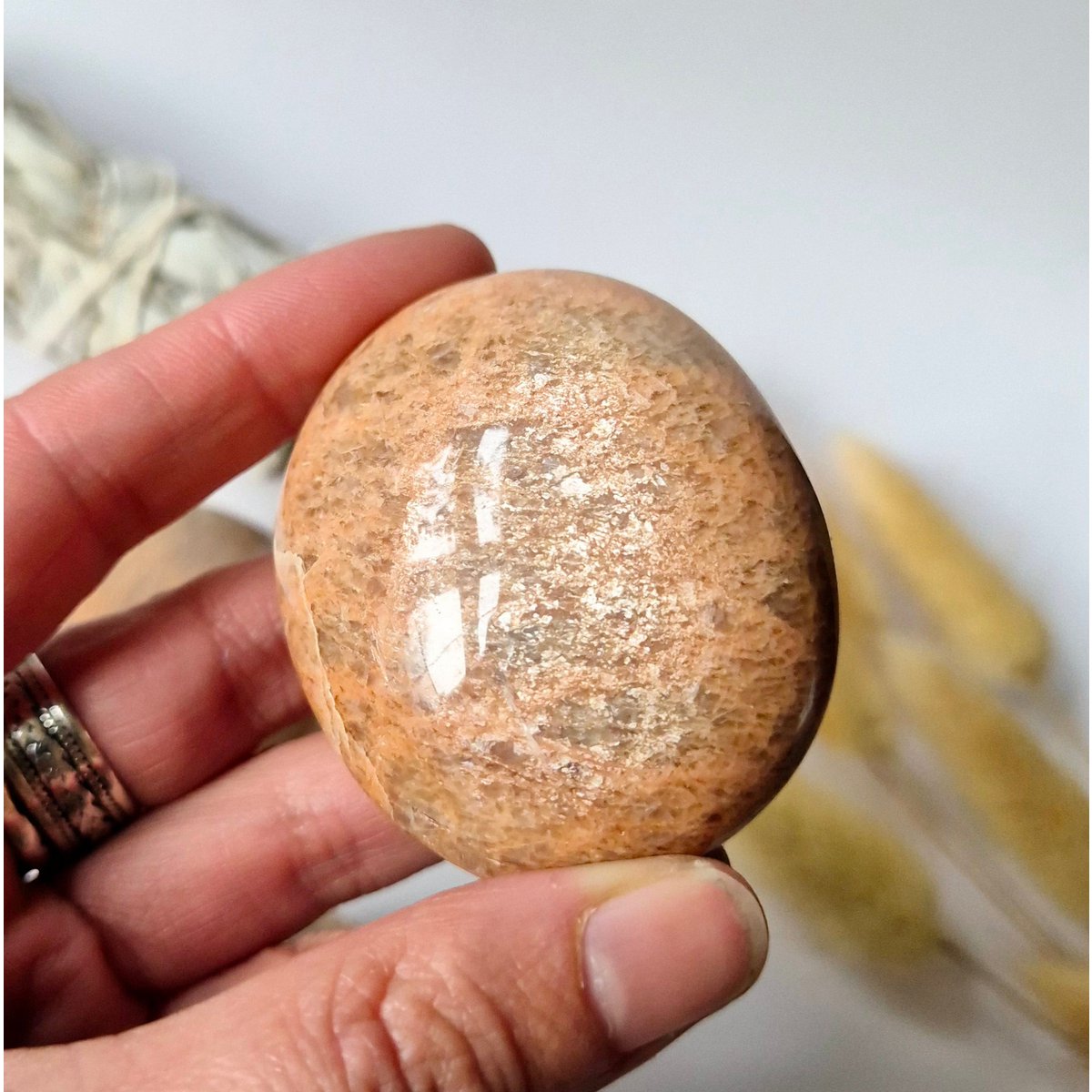 Peach Moonstone Palmstone 90-150Gr Handsteen Voor Rust En Balans Worry Stone Zorgensteen Maansteen