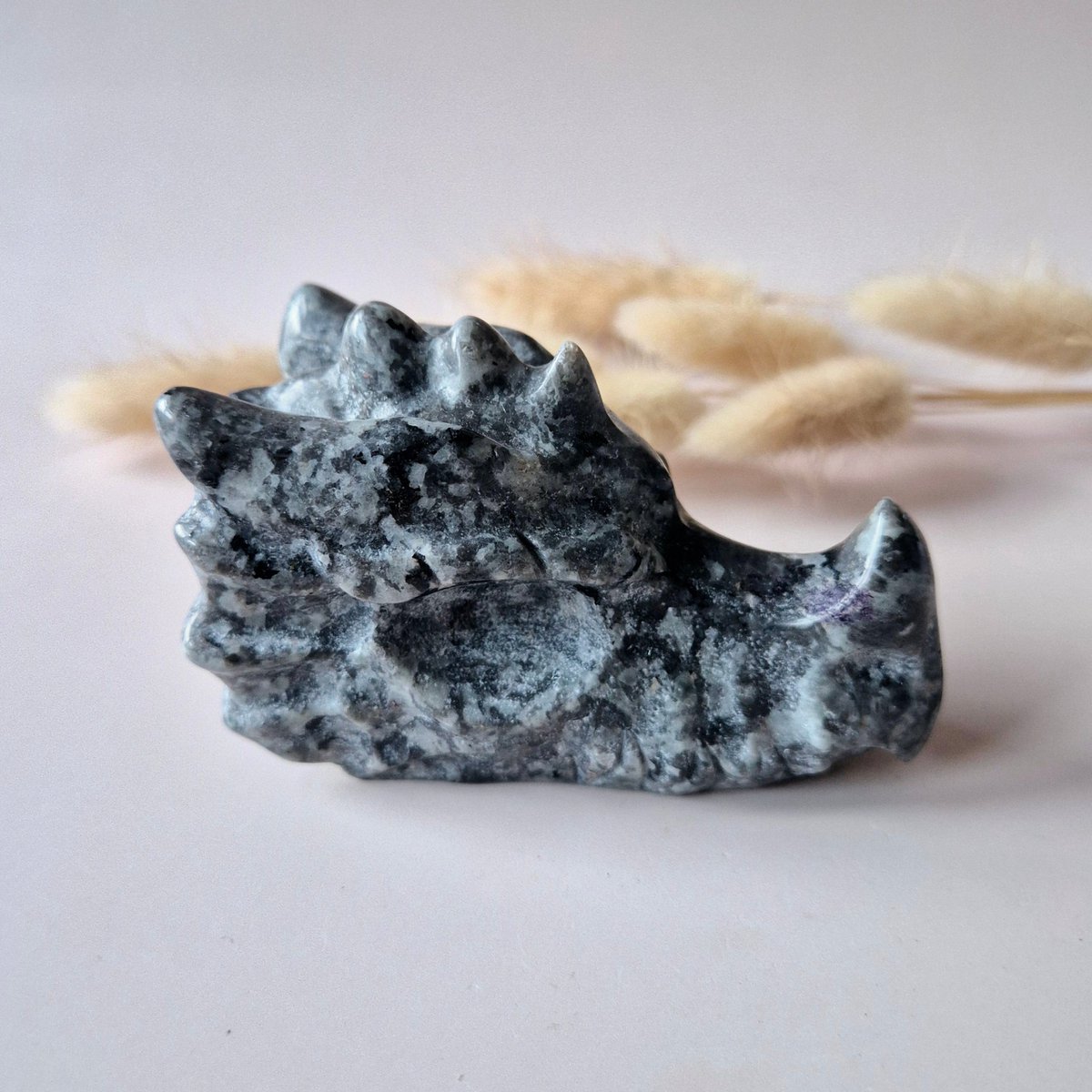 Edelsteen Drakenschedel Van Yooperlite – 7 Cm - Dragon Skull Carving