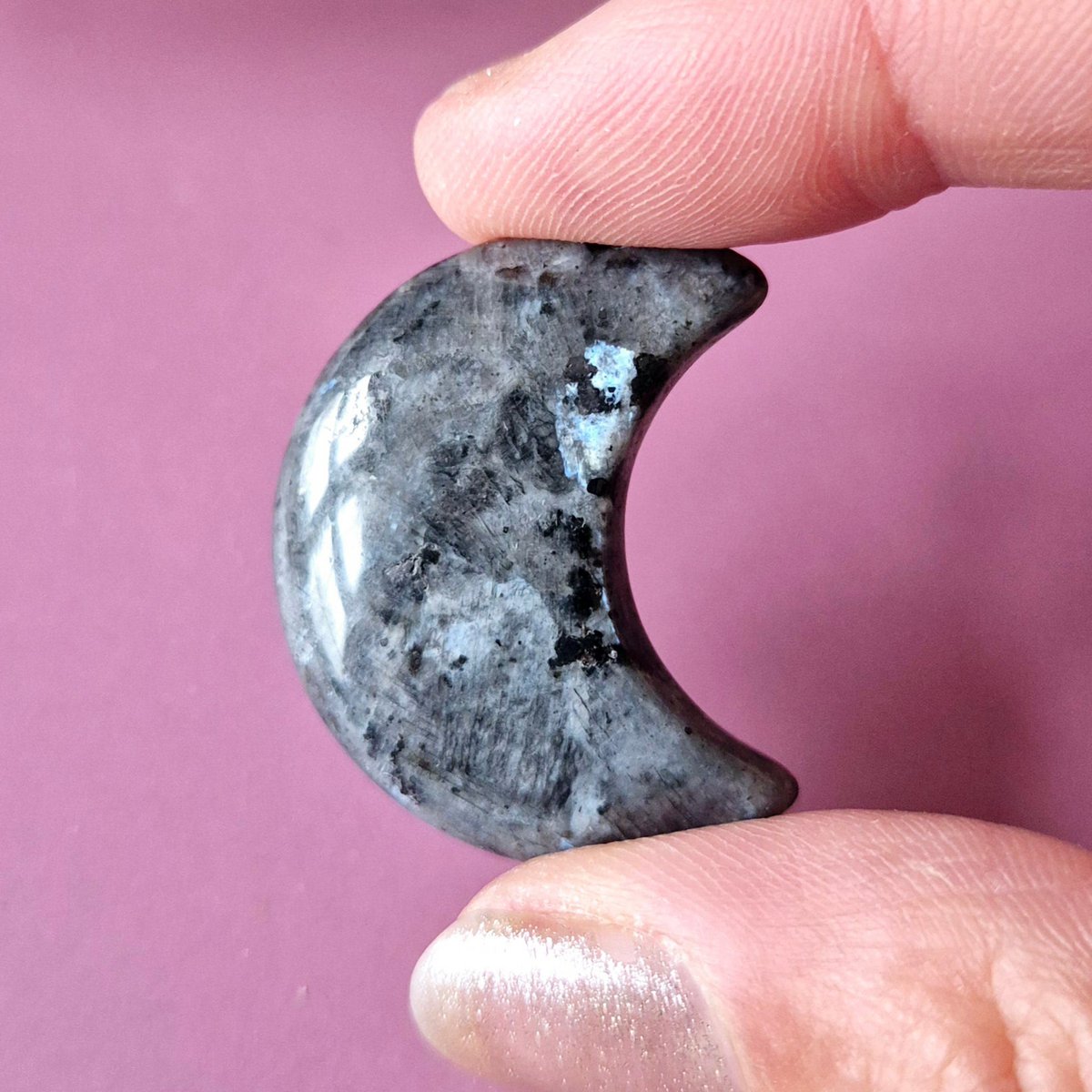 Edelsteen Maan 3Cm Larvikiet – Handsteen Worrystone Zorgensteen Palmsteen Spiritueel Cadeau