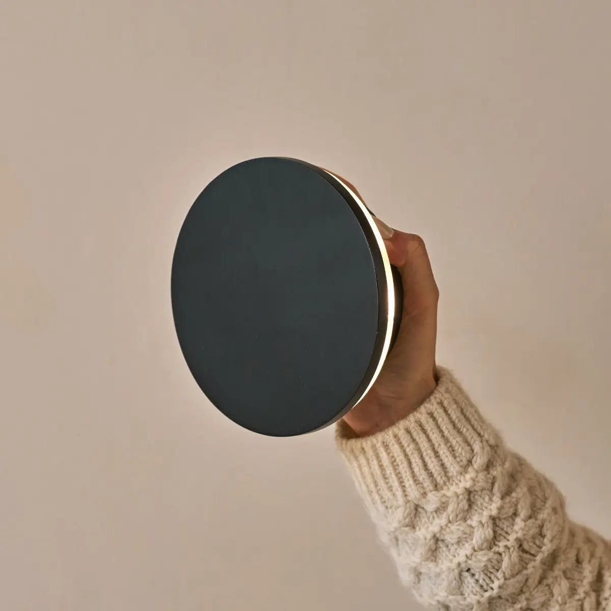 Lou Zwarte Oplaadbare Wandlamp