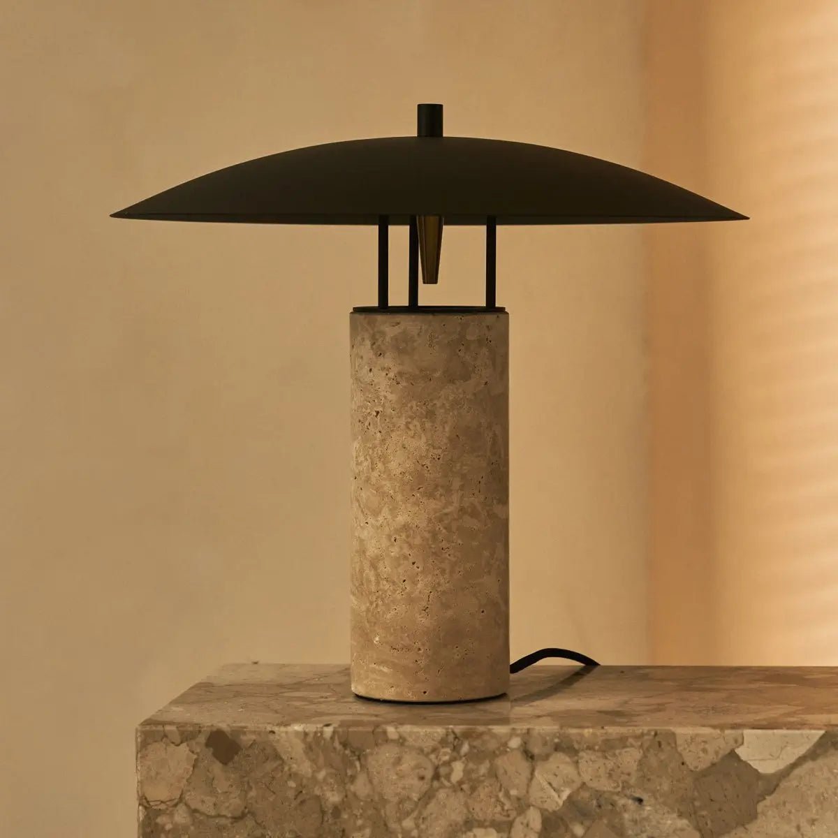 Nicolaas Travertine Lamp