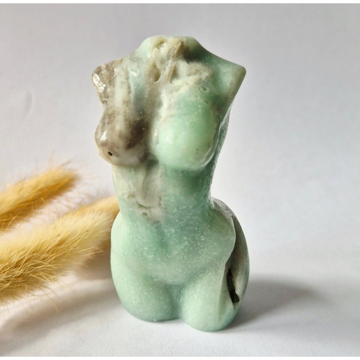 Caribbean Calciet Vrouwenbeeldje 8 Cm (#13) – Handgeslepen Edelsteen Goddess Carving