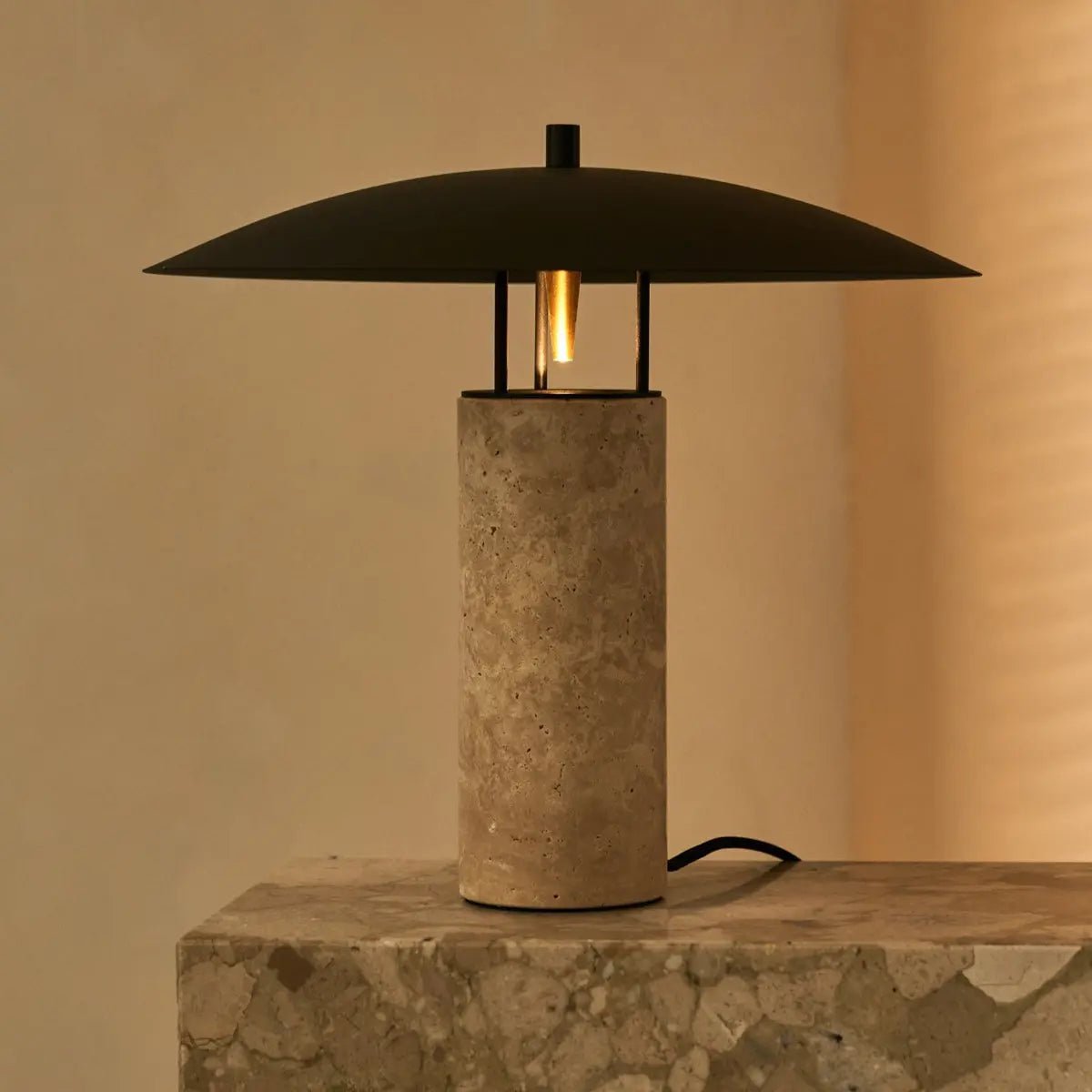 Nicolaas Travertine Lamp