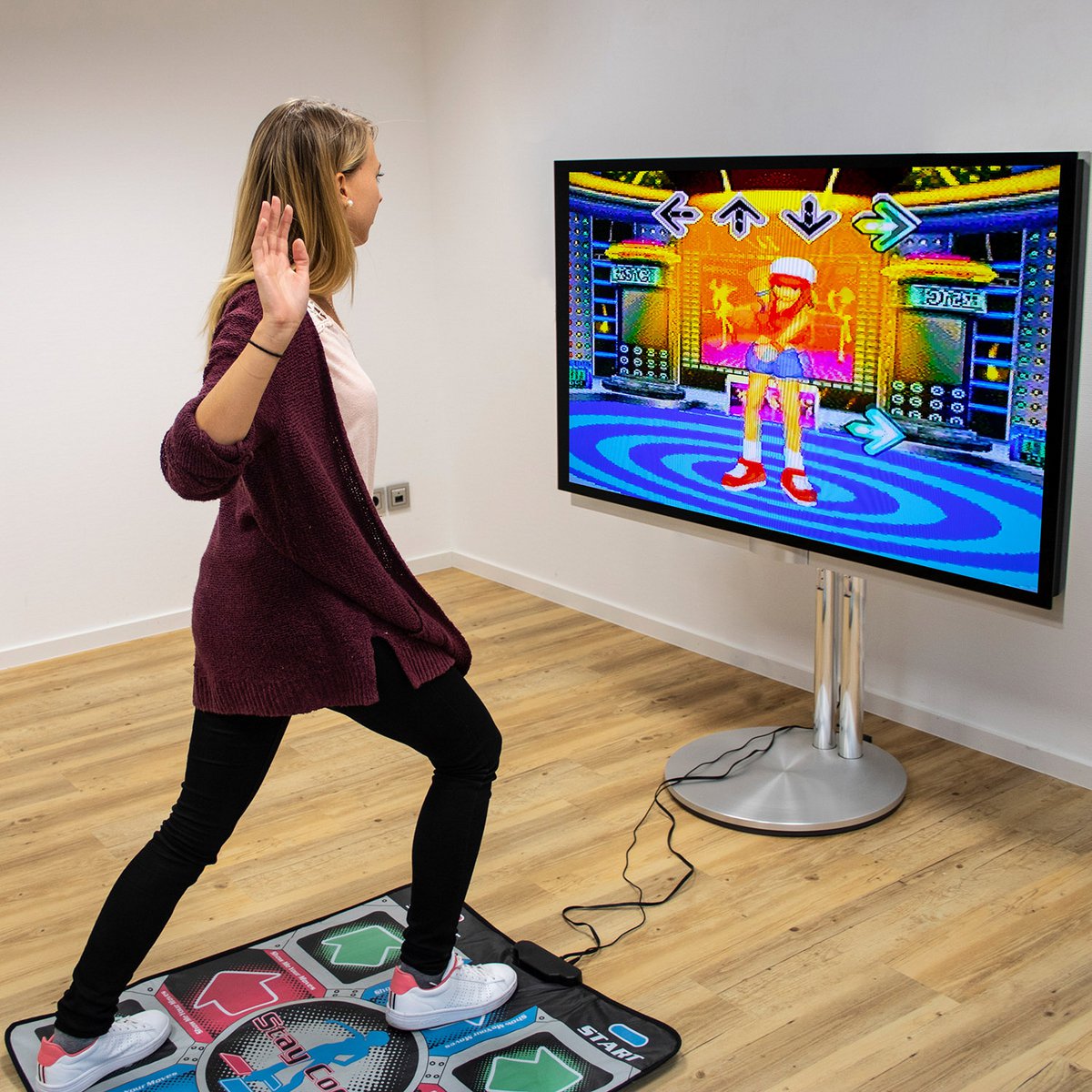 Orb - Retro Dance Mat (Incl. 110 Liedjes, 9 Podia, 10 Karakters)