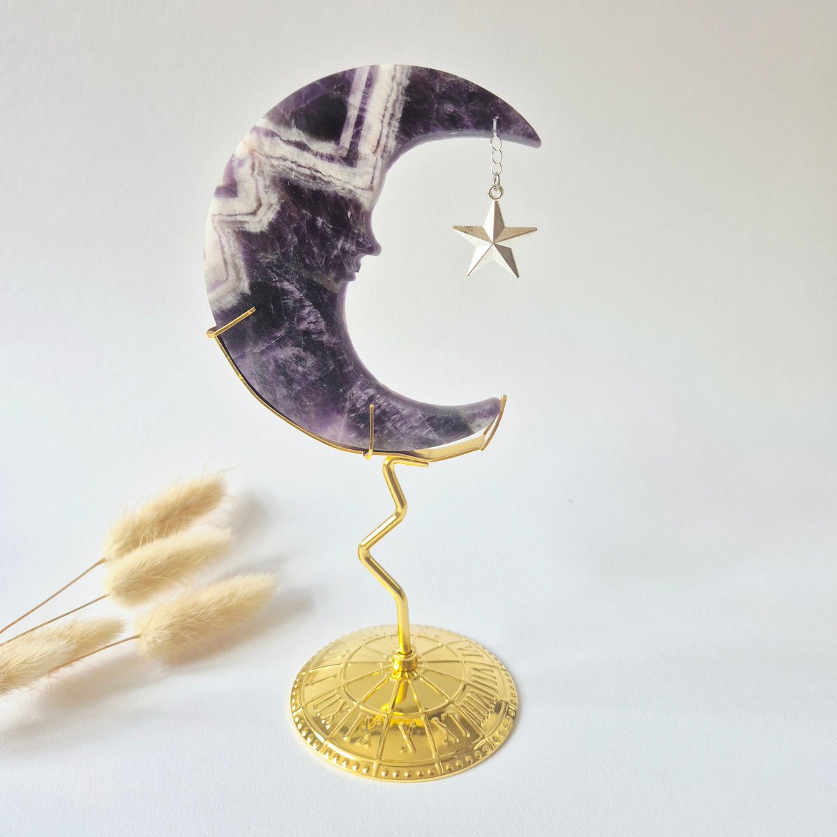 Dream Amethist Maan Op Goudkleurige Standaard – 10Cm #9 - Edelsteen Gezicht Gravure Spiritueel Interieur