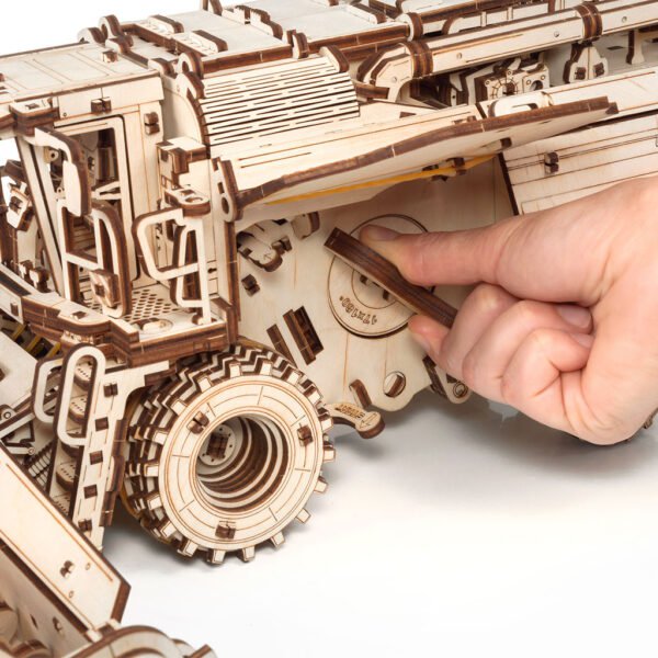 Eco Wood Art (Ewa) 3D Houten Puzzel Grain Harvesting Combine Gh800, 3380, 52,7X45,8X18,7 Cm
