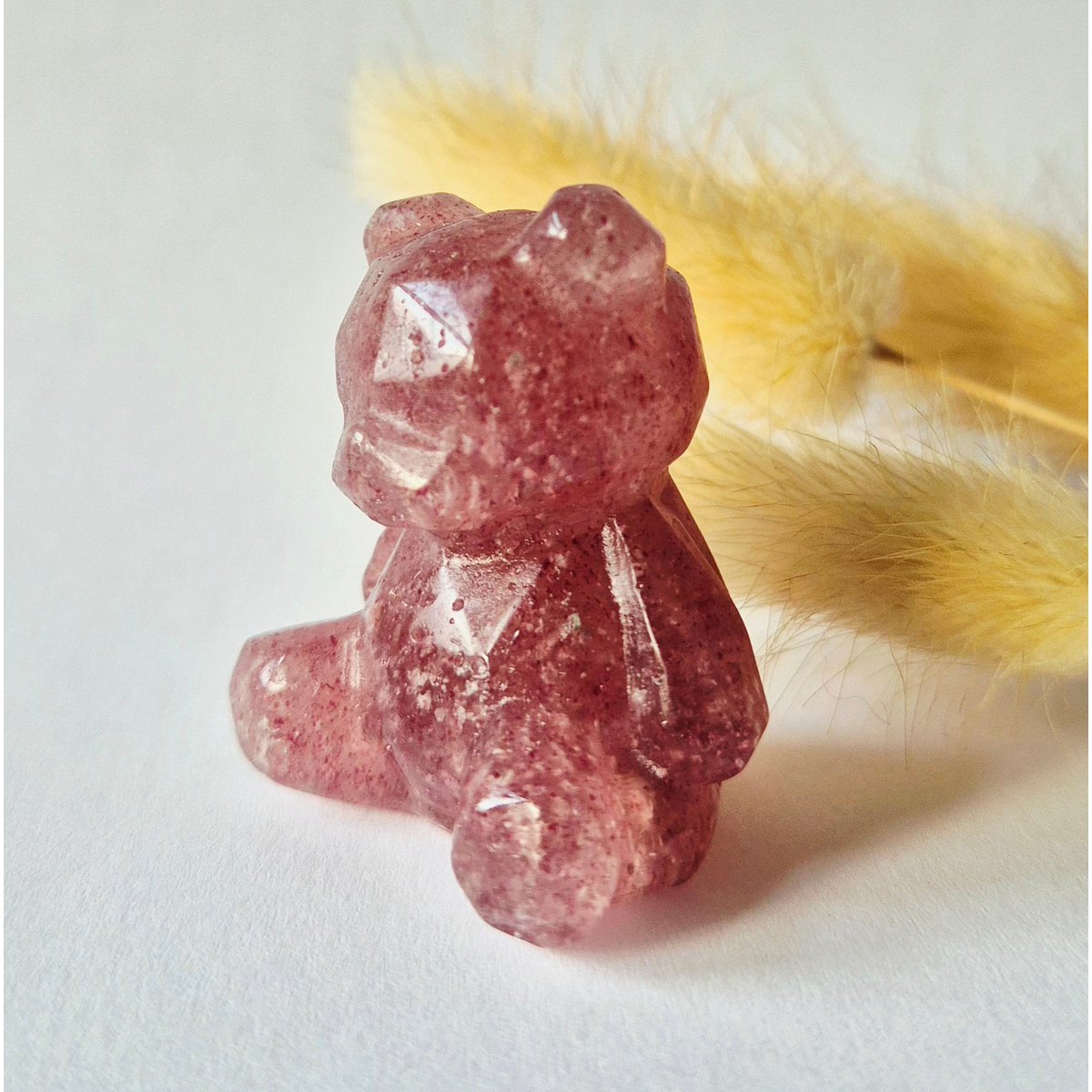 Edelsteen Facet Beer 4Cm Crystal Carving – Strawberry Quartz (Aardbeienkwarts)