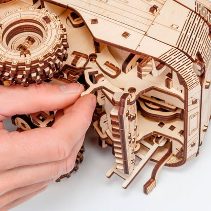 Eco Wood Art (Ewa) 3D Houten Puzzel Grain Harvesting Combine Gh800, 3380, 52,7X45,8X18,7 Cm