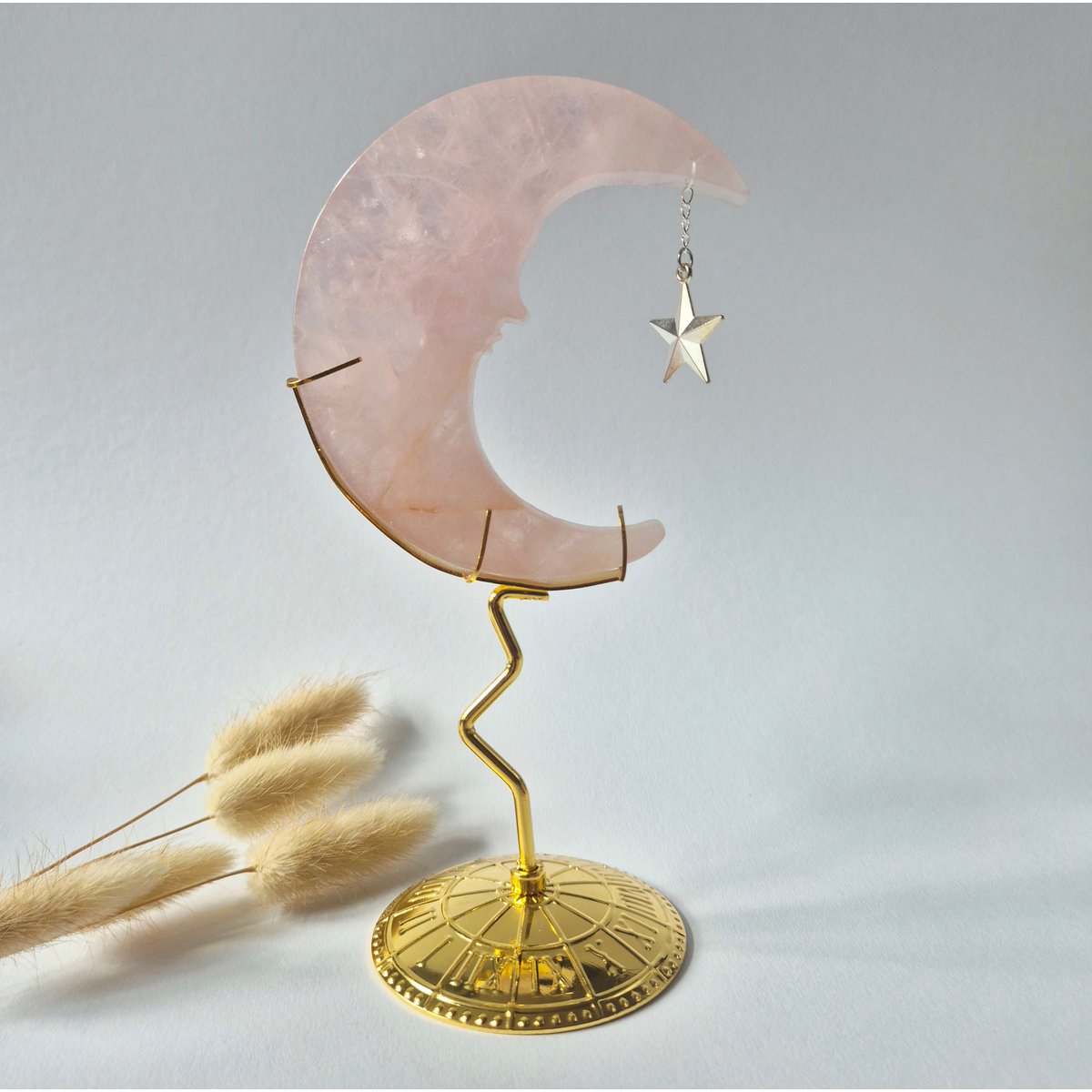 Rozenkwarts Maan Op Goudkleurige Standaard – 10Cm - Edelsteen Gezicht Gravure Spiritueel Interieur