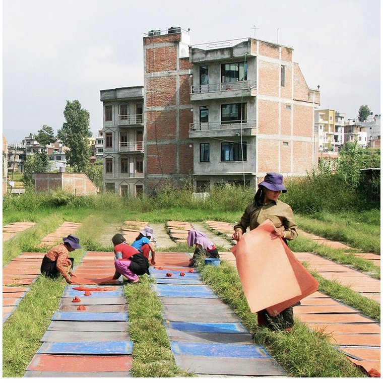 Luna-Leena Wenskaart + Slinger Harten Veelkleurig - Verticaal L115Cm - Milieuvriendelijk Papier - Handgemaakt In Nepal