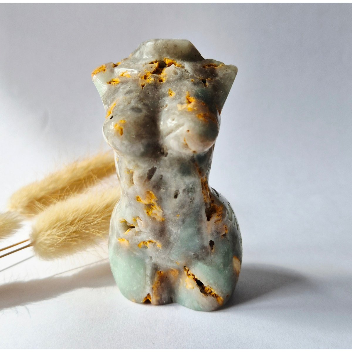 Caribbean Calciet Vrouwenbeeldje 8 Cm (#20) – Handgeslepen Edelsteen Goddess Carving